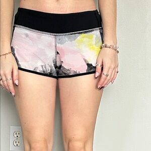 Lululemon speed short , colour Citron tinted canvas, size 4